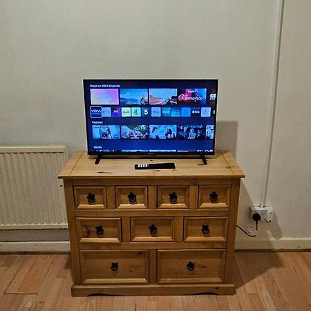 No Frills & Nothing Fancy 1 Bed Studio City Centre คาร์ดิฟฟ์ ภายนอก รูปภาพ