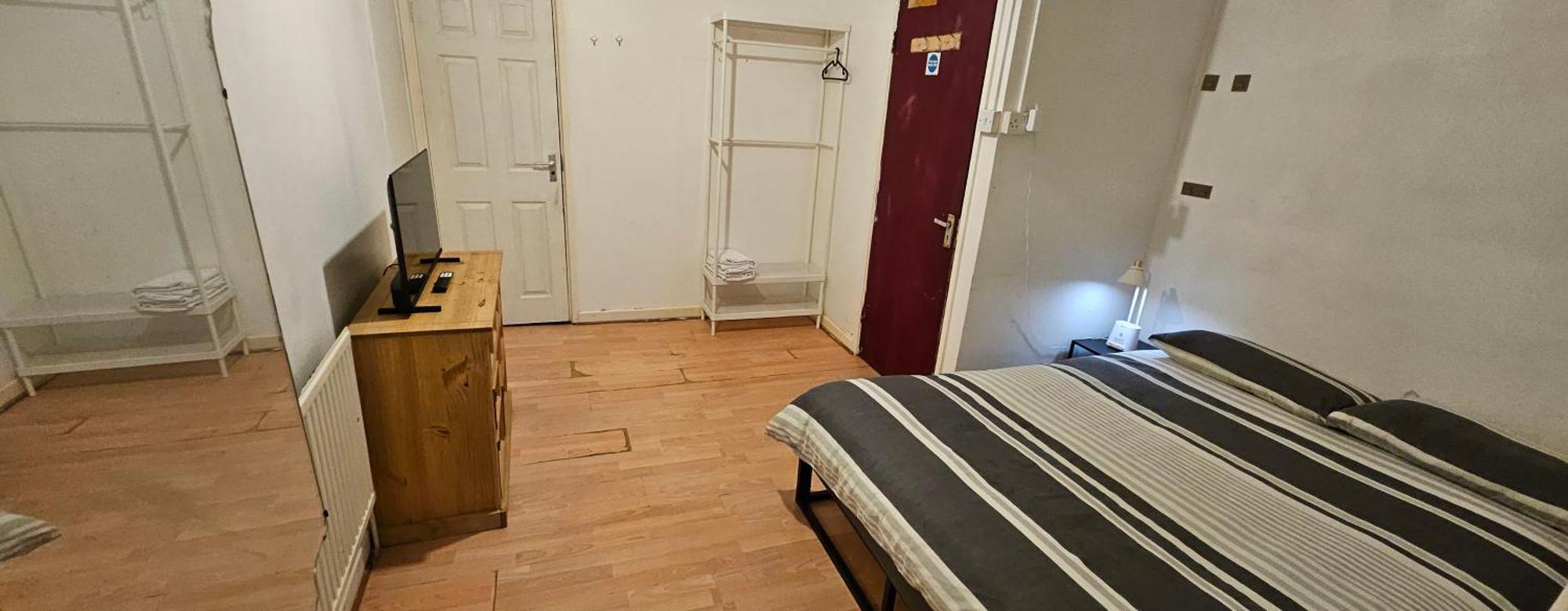 No Frills & Nothing Fancy 1 Bed Studio City Centre คาร์ดิฟฟ์ ภายนอก รูปภาพ